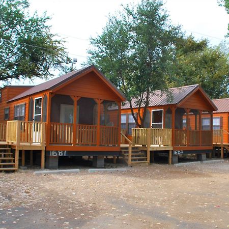 Rustic Creek Ranch Resort At North Jellystone Park バーレソン エクステリア 写真