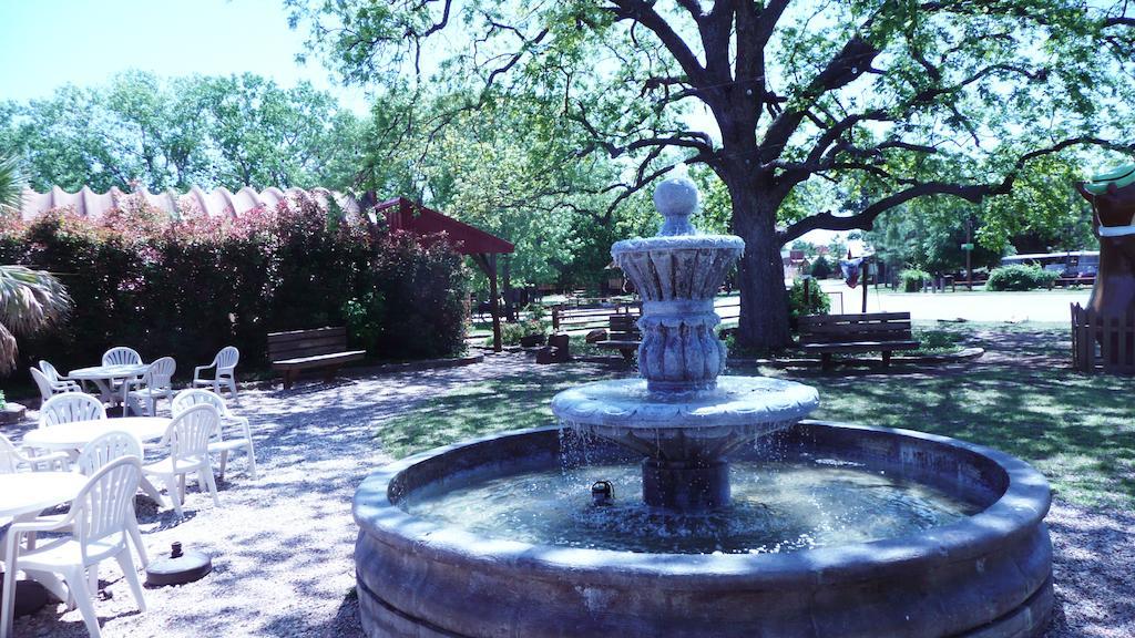 Rustic Creek Ranch Resort At North Jellystone Park バーレソン エクステリア 写真