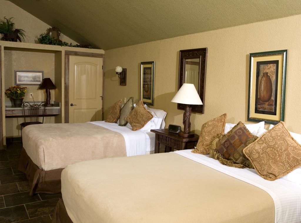 Rustic Creek Ranch Resort At North Jellystone Park バーレソン エクステリア 写真
