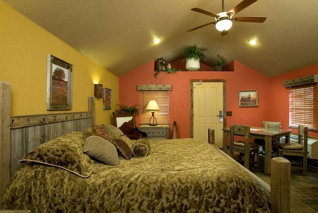 Rustic Creek Ranch Resort At North Jellystone Park バーレソン エクステリア 写真