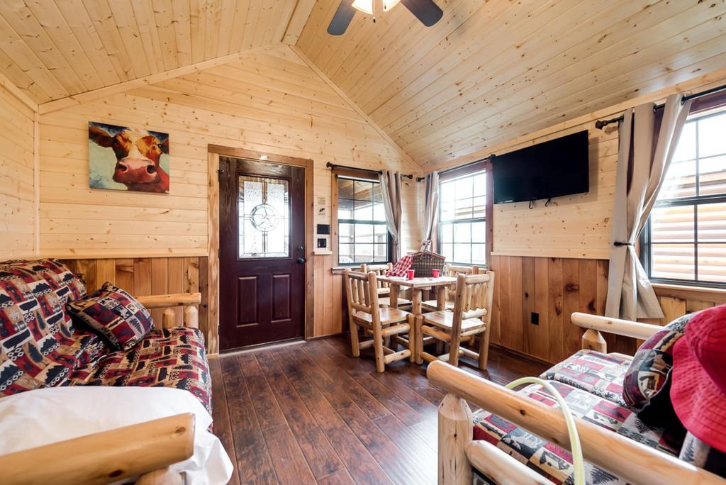 Rustic Creek Ranch Resort At North Jellystone Park バーレソン エクステリア 写真