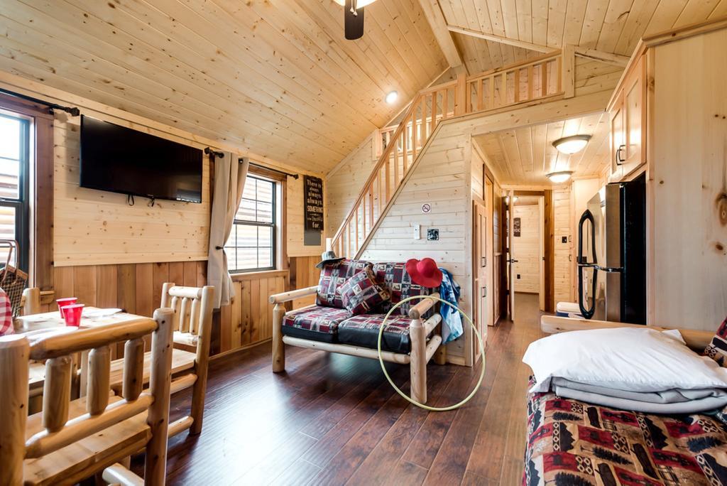 Rustic Creek Ranch Resort At North Jellystone Park バーレソン エクステリア 写真