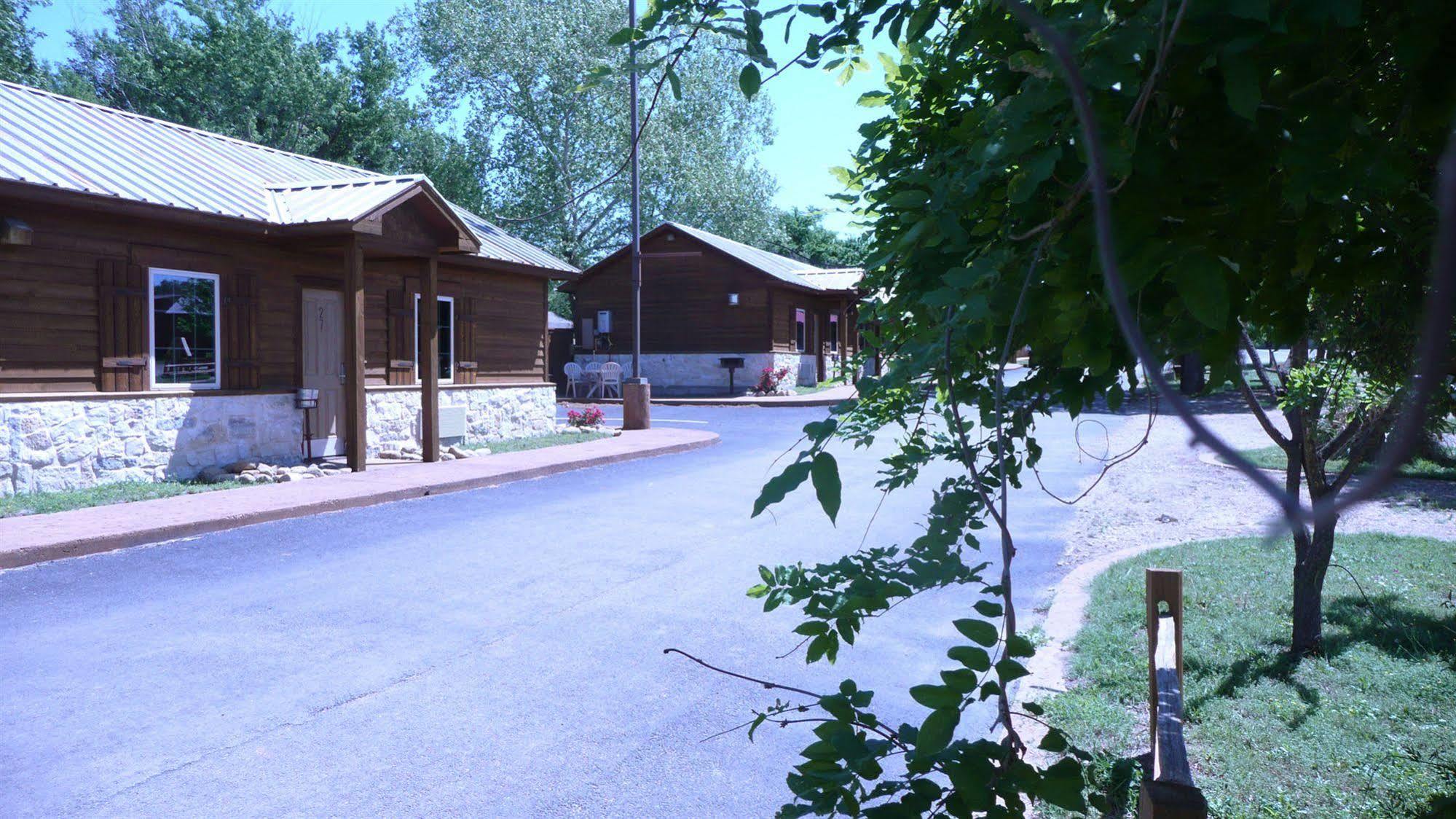 Rustic Creek Ranch Resort At North Jellystone Park バーレソン エクステリア 写真
