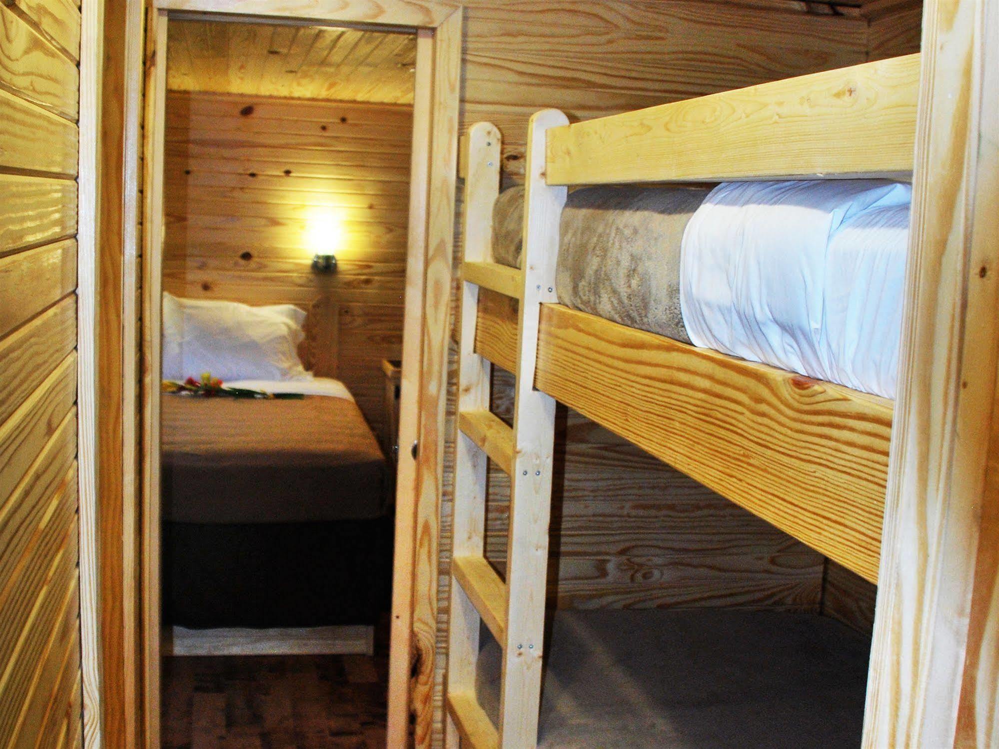 Rustic Creek Ranch Resort At North Jellystone Park バーレソン エクステリア 写真