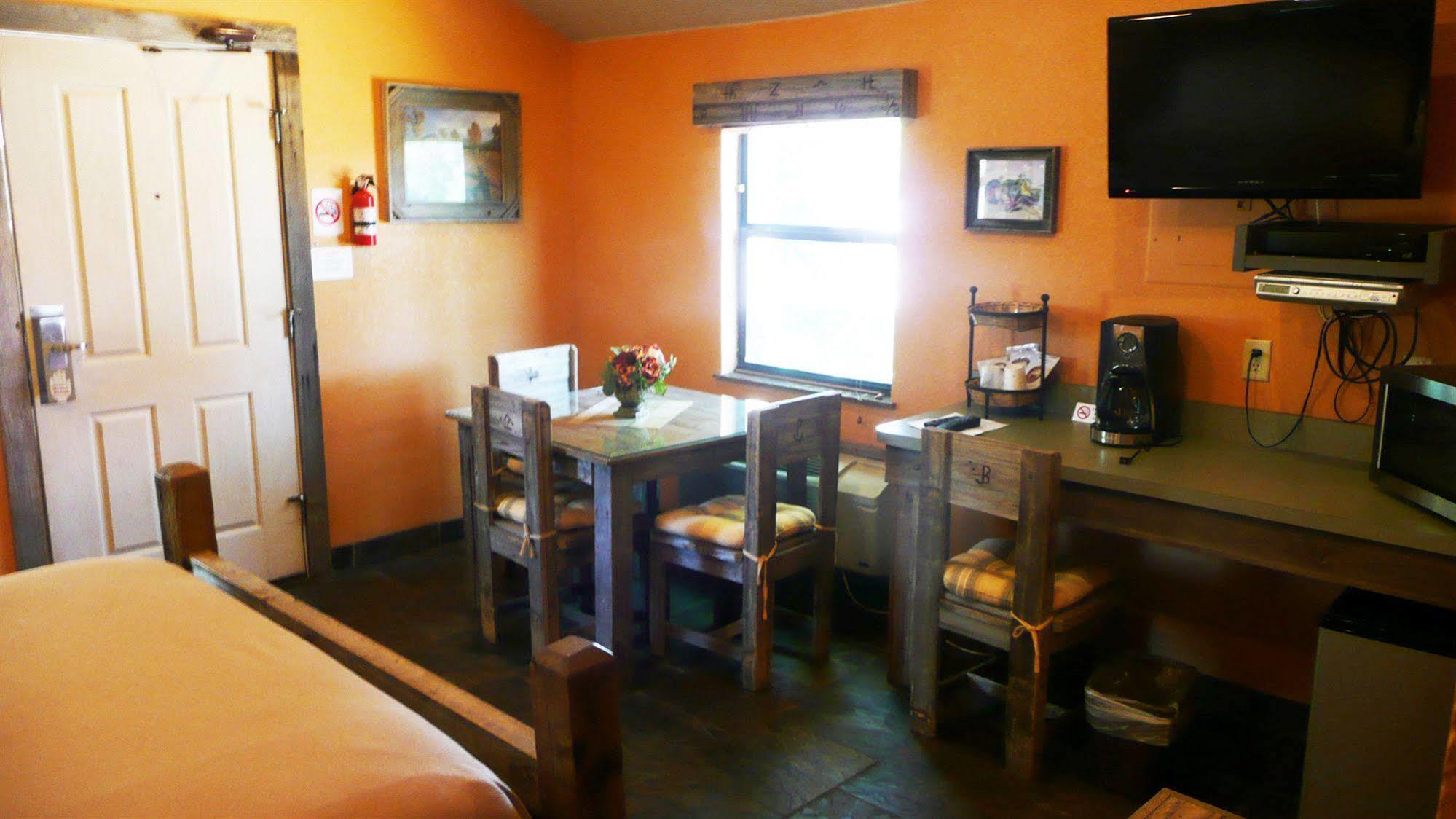 Rustic Creek Ranch Resort At North Jellystone Park バーレソン エクステリア 写真