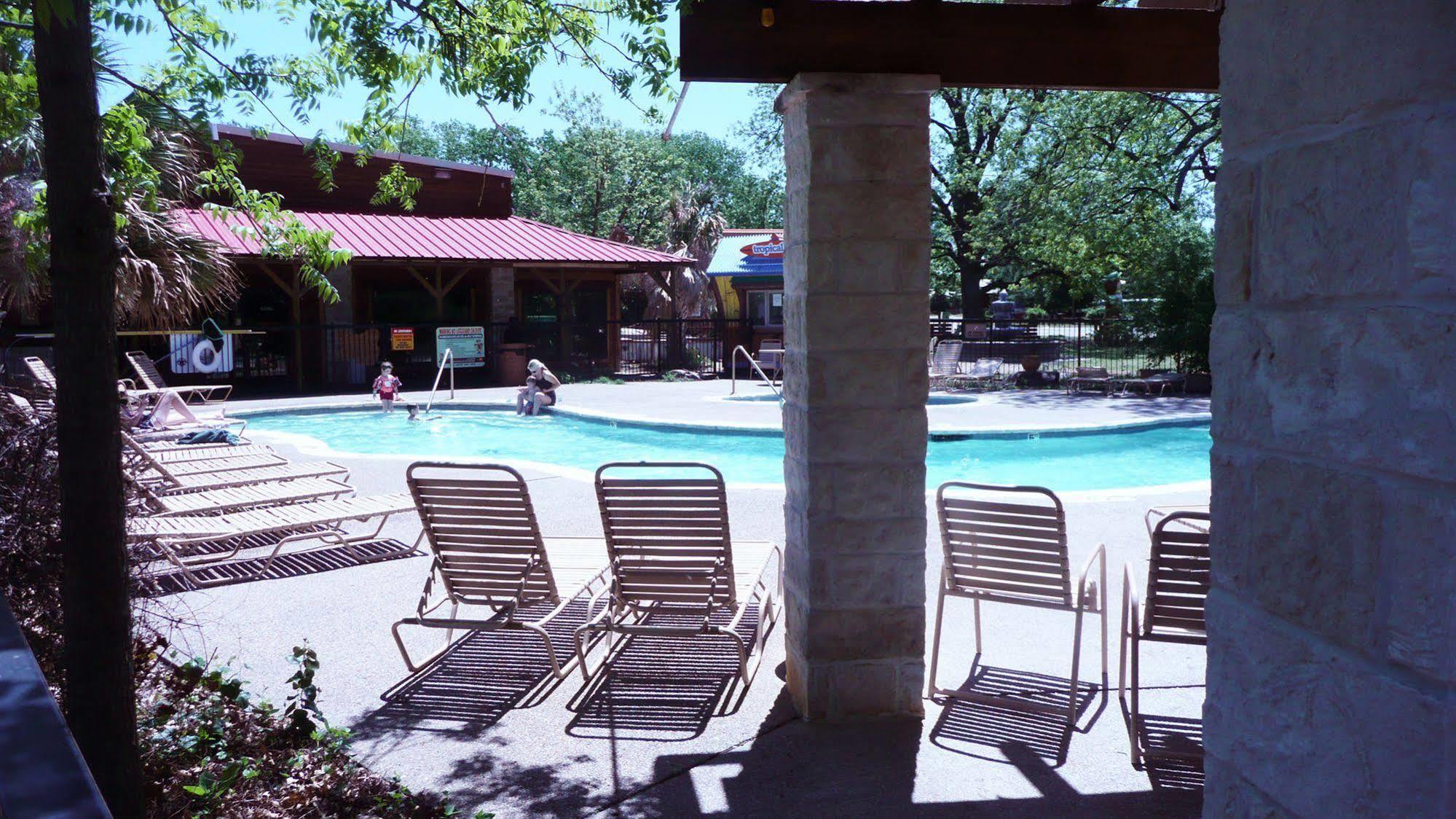 Rustic Creek Ranch Resort At North Jellystone Park バーレソン エクステリア 写真