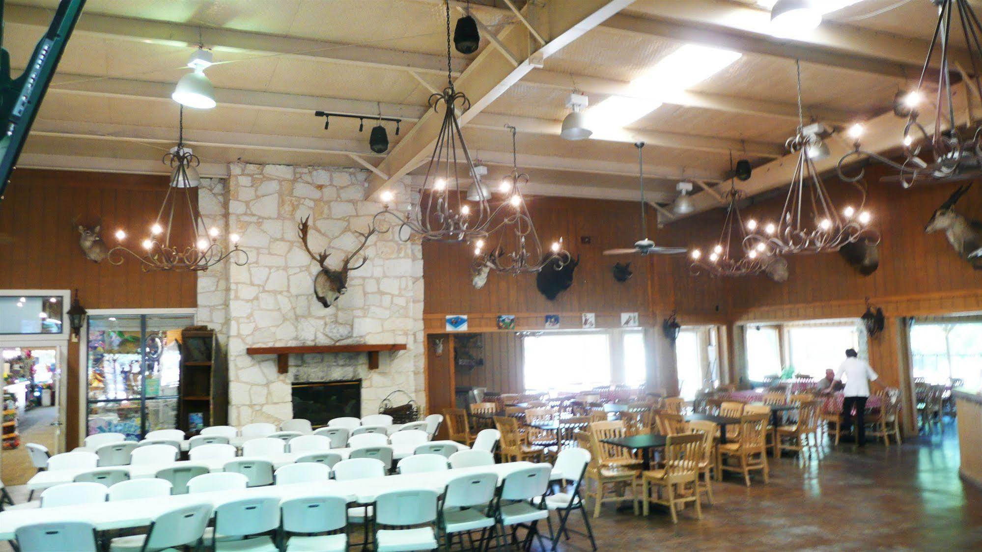 Rustic Creek Ranch Resort At North Jellystone Park バーレソン エクステリア 写真